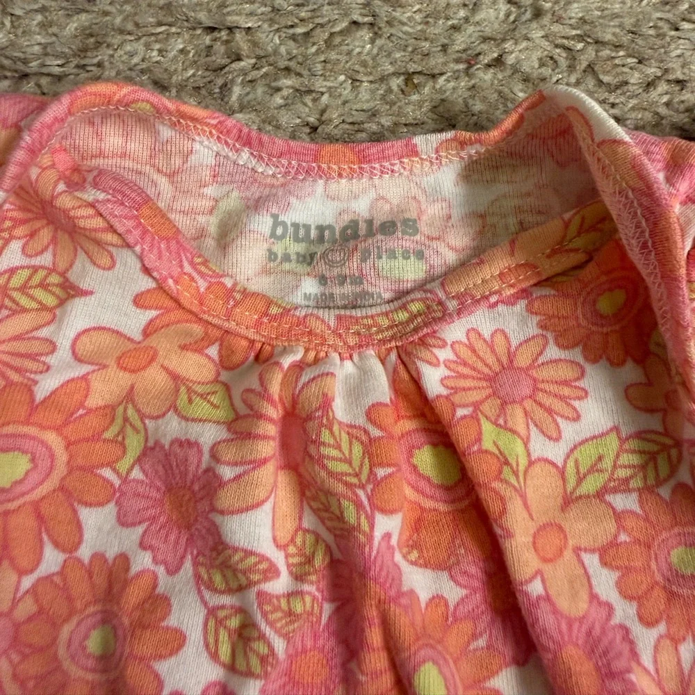 Bundles Baby Place Floral Pink and Orange Baby Onesie - 6-9 months - Picture 2 of 5